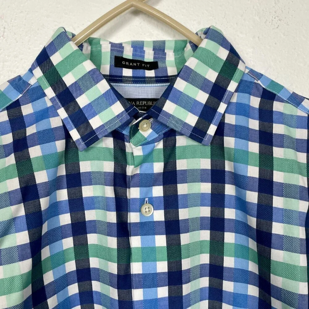 Banana Republic and Vineyard Vines Men's Button Down Plaid Slim Fit Bundle Sz: M
